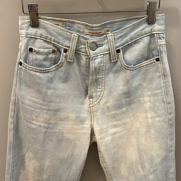 Levi’s Premium Wedgie Straight Jeans Light Blue Bleached Size 25 Button Fly - Picture 2 of 13